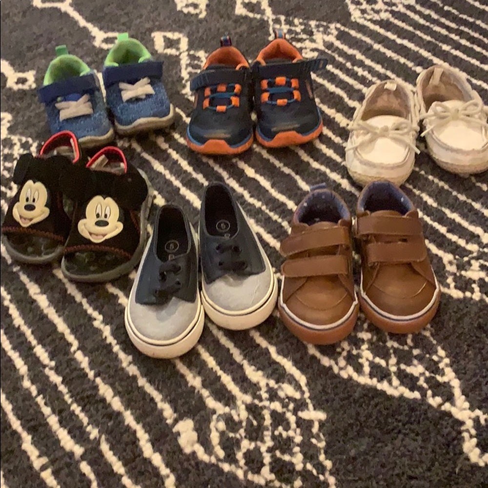 6 size 5 little boy shoes